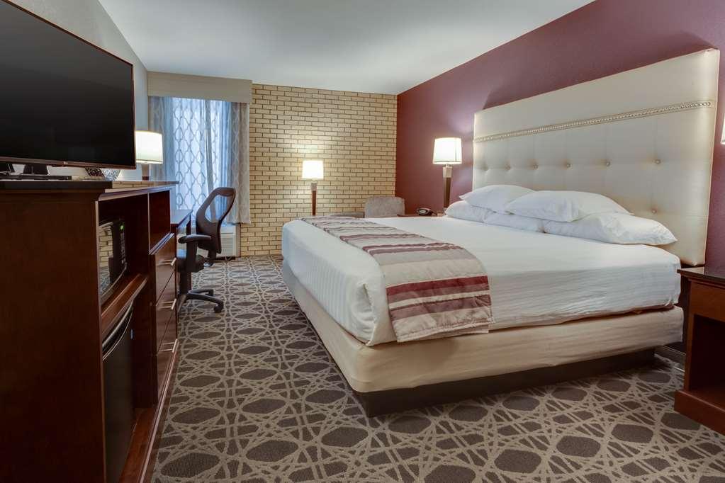 Drury & Caruthersville Hotel