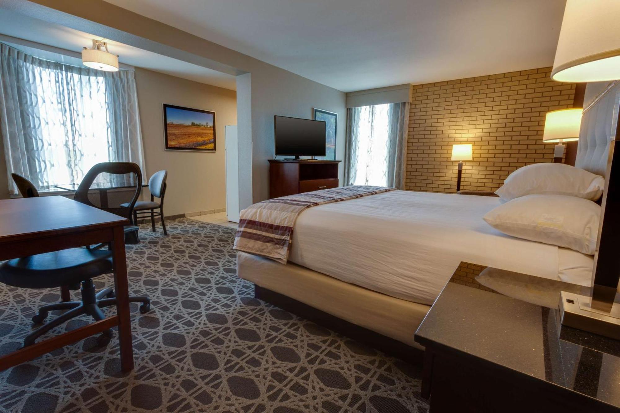 Drury & Caruthersville Hotel