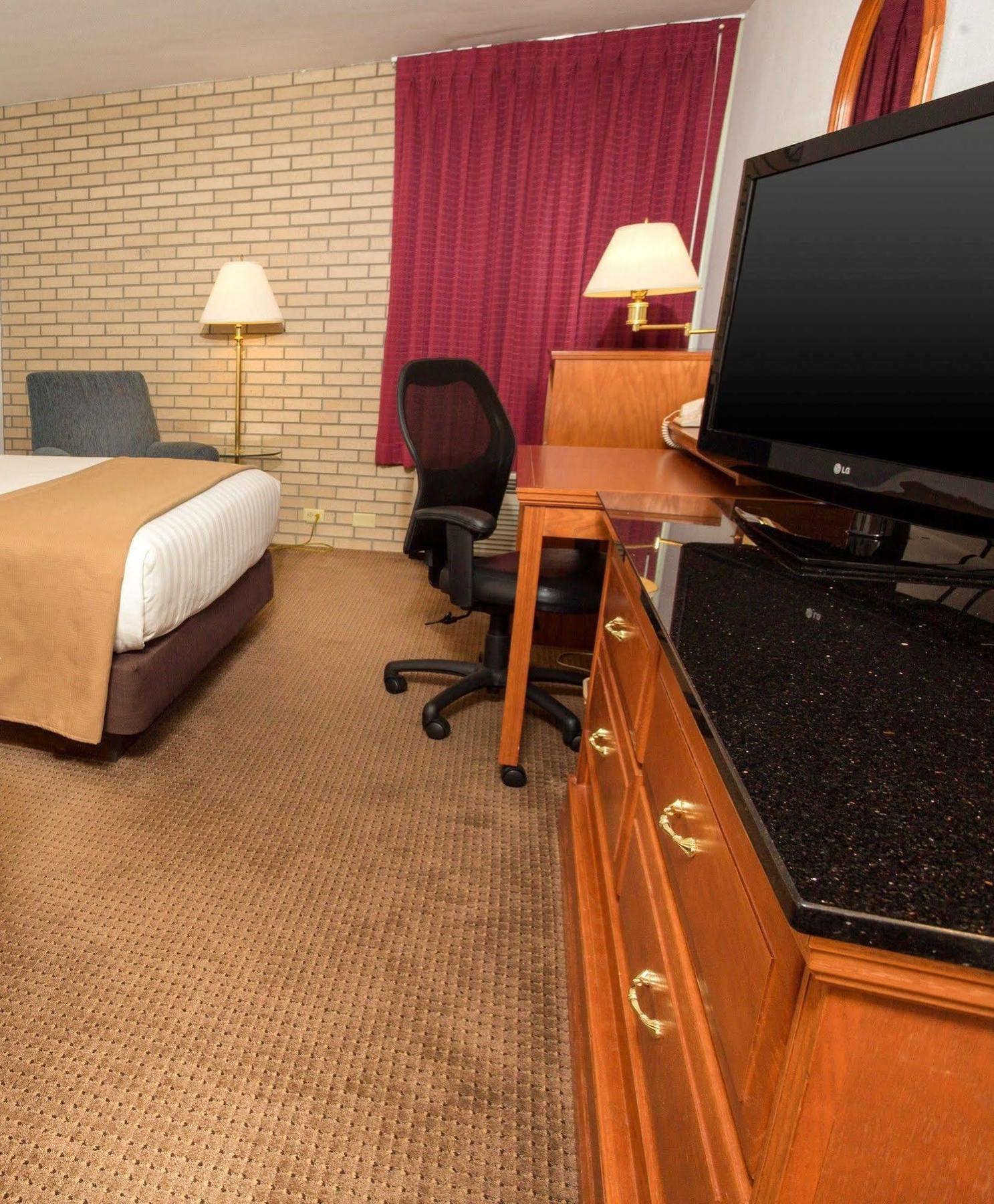 Drury & Caruthersville 3*